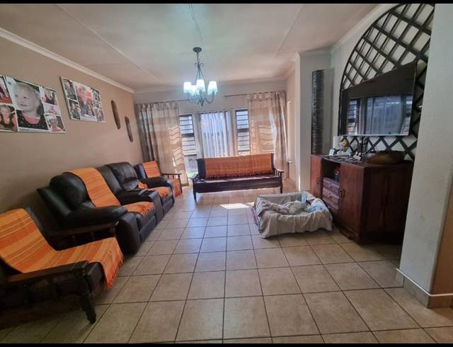 3 BEDROOM HOUSE FOR SALE IN FLORENTIA